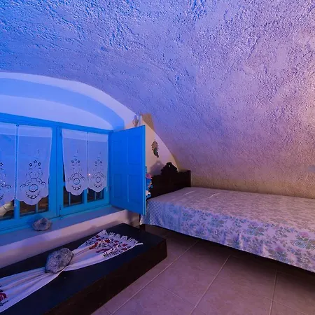 Canava Santino Cave Apartment Messaria (Santorini)