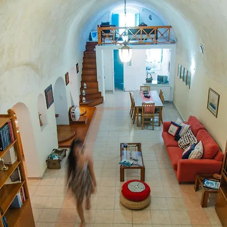Canava Santino Cave Messaria (Santorini)