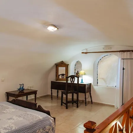 Canava Santino Cave Apartment Messaria (Santorini)